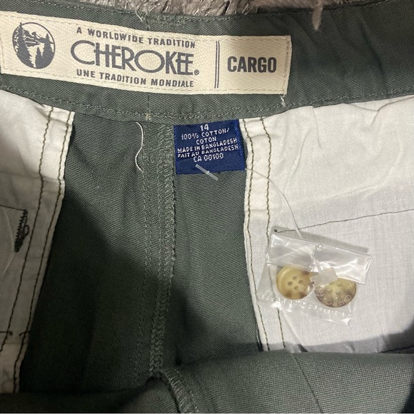 Cherokee women green 100% cotton cargo shorts. Size 14.  NWOT. - Picture 7 of 7